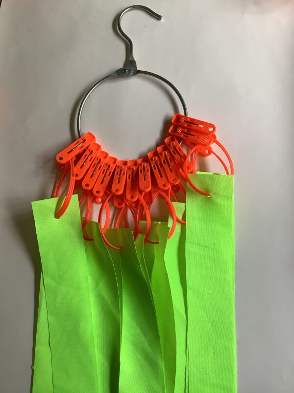 Ringkrok med 12 gula snitslar